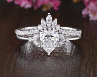 0.75 CT Pear Cluster Moissanite Bridal Ring Set - violetjewels