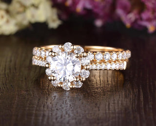 0.75 CT Round Halo Pave Moissanite Bridal Ring Set - violetjewels