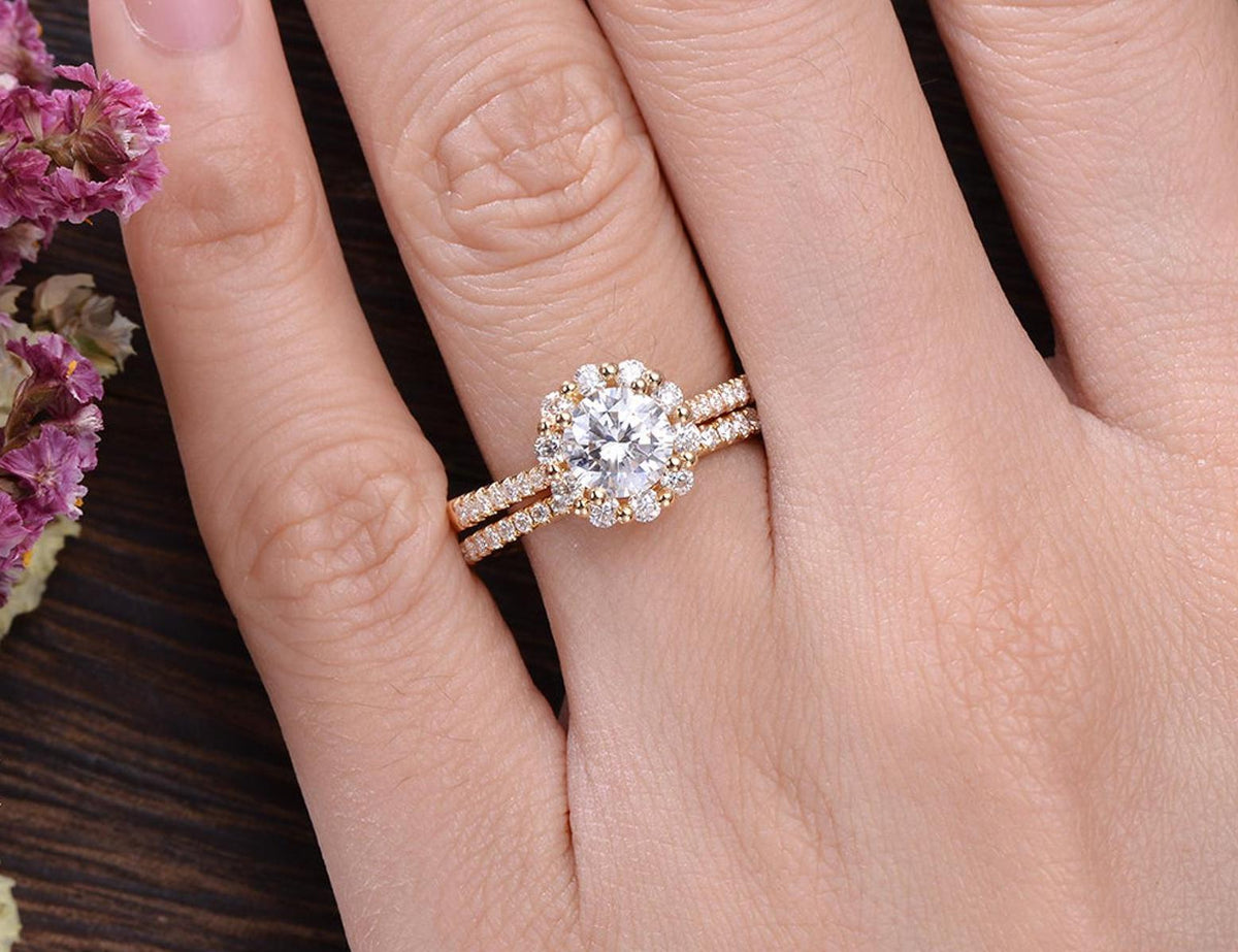 0.75 CT Round Halo Pave Moissanite Bridal Ring Set - violetjewels
