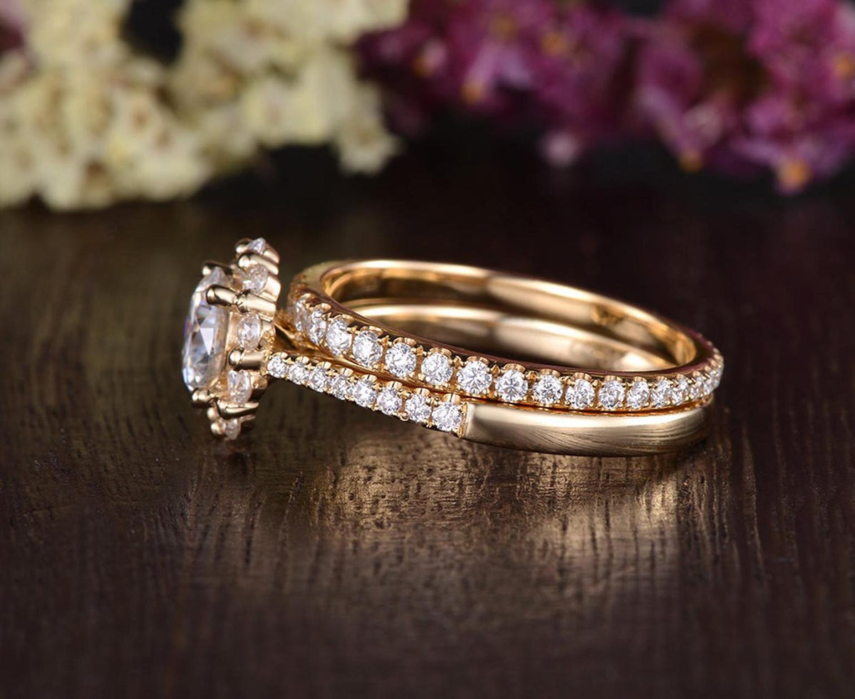 0.75 CT Round Halo Pave Moissanite Bridal Ring Set - violetjewels