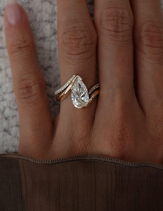 1.0-2.5 CT Pear Shaped Lab Grown Diamond Solitaire Bridal Set