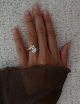 1.0-2.5 CT Pear Shaped Lab Grown Diamond Solitaire Bridal Set